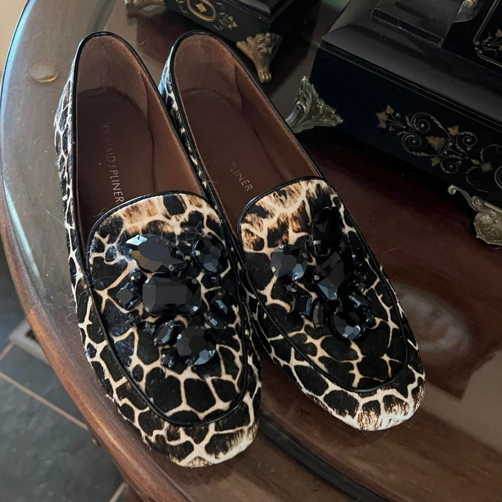 Donald J Pliner Calf Hair Shoes With Giraffe Print and Beaded Accents Size 5.5